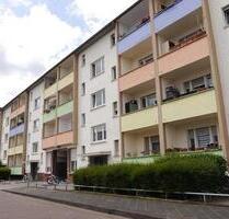 Renovierte 2 Zimmer Wohnung Hanau mit 2 Balkonen und Badewanne