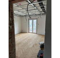 Luxus-sanierter 2-Zi-Altbau mit EBK, Smarthome & Bad mit Dusch-WC - München Aubing-Lochhausen-Langwied