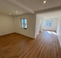 Modernisiertes Haus mit 2 Wohneinheiten + flexibel nutzbar - München Moosach