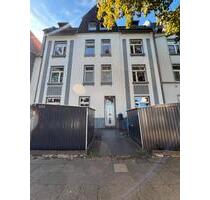 CHARMANTE 2-ZIMMER-DACHGESCHOSSWOHNUNG IN KERNSANIERTEM GEBÄUDE – IDEAL FÜR SINGLES UND PAARE - Krefeld Gartenstadt