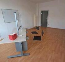 Büro Zimmer zum Mieten - 450,00 EUR Kaltmiete, ca.  20,00 m² in Kassel (PLZ: 34134) Niederzwehren