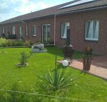 Exklusives Wohlfühl-Zuhause: Barrierefrei mit Kamin & Grünoase - Warin