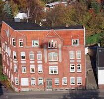 Helle Stiletage mit Balkon, EBK und Garten - Schleswig