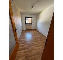 3 Zimmer Wohnung in Wachenheim - 900,00 EUR Kaltmiete, ca.  82,00 m² in Wachenheim an der Weinstraße (PLZ: 67157)