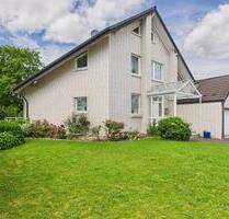 Großes Einfamilienhaus mit Doppelgarage in toller Lage von Bad Lippspringe zum mieten