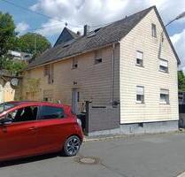 Preiswertes Einfamilienhaus mit großzügigem Hof Garage Carport - Düngenheim