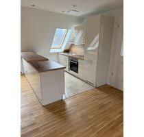 Sanierte Dachgeschoss Wohnung mit EBK, Vollbad und Balkon - Laage