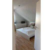 Helle 3-Zimmer-Dachgeschosswohnung mit Balkon und Garage - Schorndorf