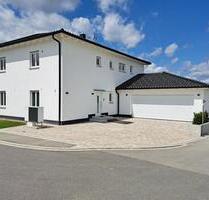Energieeffizientes Neubau Einfamilienwohnhaus mit Doppelgarage - Cham