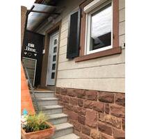 Charmantes Kernsaniertes Einfamilienhaus mit Scheune undPotenzial - Karlsbad