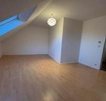 Zentrale 2-Zimmer DG-Wohnung in Albstadt-Ebingen ab sofort zu vermieten