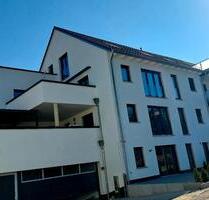 Sehr schöne 2-Zimmer-Wohnung mit großer Dachterrasse in Landau - Landau an der Isar