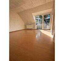 lichtdurchflutete - frisch renovierte - 3 Raum DG Wohnung in ruhiger Lage mit Balkon - Freiberg