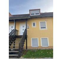 GEPFLEGTES REIHENMITTELHAUS IN RUHIGER WOHNANLAGE ZU VERMIETEN - Vilseck