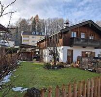 Schnuckeliges kleines Haus - 1.360,00 EUR Kaltmiete, ca.  91,00 m² in Miesbach (PLZ: 83714)