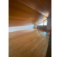 Großzügige Dachgeschosswohnung zu vermieten - Aichhalden