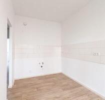 Tolle 3 Zimmer-Wohnung mit großem Balkon in Halle - Sanierung nach Ihren Wünschen - Halle (Saale) Halle-Neustadt