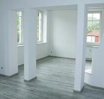 2 Zimmer Wohnung, 90 m2, mit EBK, Balkon, Parkplatz in Rinteln