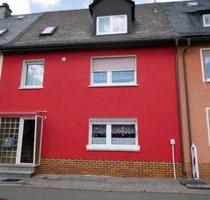 Haus zum vermiten mit 2 Garagen in Teuschnitz
