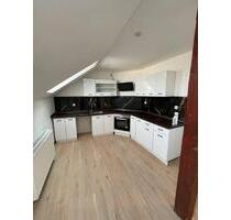 Helle sanierte Dachgeschoss Wohnung mit Einbauküche - Hof Altstadt