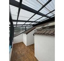 Frisch renovierte 3-Zimmer-Dachgeschosswohnung mit neuer Loggia & Weitblick über Plettenberg
