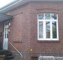 Himmelpforten Bahnhofsnähe: 2-Zimmer-Wohnung im Altbau