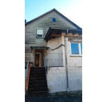 Ein mit einem Einfamilienhaus bebautes Grundstück - Biebergemünd