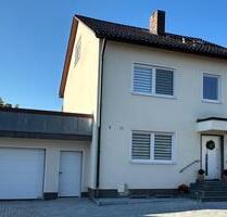 Neu renovierte Doppelhaushälfte in Straubing-Ittling