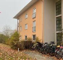 Gepflegte 2-Zimmer-Wohnung mit Westbalkon, Einbauküche und TG-Stellplatz - Haar