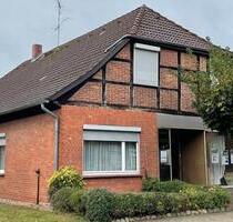 Großes Einfamilienhaus mit Garten und Nebengebäude - Hodenhagen