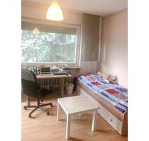 Helles Zimmer in 4er WG - 430,00 EUR Kaltmiete, ca.  14,00 m² in Stuttgart (PLZ: 70376) Bad Cannstatt