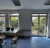 Großräumige, lichtdurchflutete Gewerbeeinheit zur Vermietung - Stuttgart Stuttgart-Ost