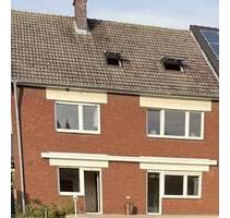 großzügige 4 Zimmer Wohnung mit Balkon in Lechenich *BITTE den gesamten Text lesen* - Erftstadt