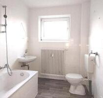 Zentral gelegene renovierte 2 - Zimmerwohnung mit Balkon ! - Wittmund
