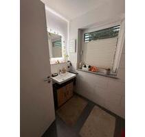 2 -Zimmer-Whg. mit Küche, Abstellraum, Terrasse, Gartenanteil und Stellplätzen - Nittendorf