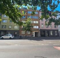 Tolle DG-Wohnung zentral in Oberbilk, mit EBK, Stellplatz auf Wunsch - 5.OG ohne Aufzug - Düsseldorf