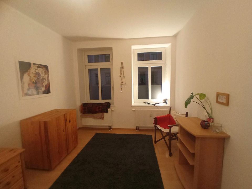 Zimmer auf Zeit Kurzurlaub EM - 25,00 EUR Kaltmiete, ca.  14,00 m² in Leipzig (PLZ: 04315) Ost