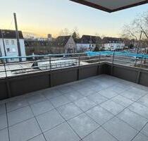 ERSTBEZUG: Helle 3-Zimmer mit Einbauküche, Loggia, Eichendielen Designbelag, barrierefrei - Bremen Gröpelingen