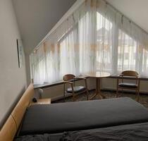 1xmöbliertes Zimmer in 3er Wohngemeinschaf mit eigenem BadWC - Neuenburg am Rhein
