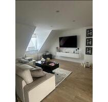 Helle 2-Zimmer Wohnung mit Studio im DG & maßgefertigter Küche - Köln Mülheim