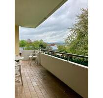 Sonnig, ruhig, gepflegt: 2-Zimmer-Wohnung mit Balkon und Aussicht - Göppingen