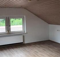 4-Zimmer-DG-Wohnung - 830,00 EUR Kaltmiete, ca.  90,00 m² in Neckartailfingen (PLZ: 72666)