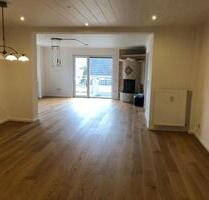 Wunderschöne 5-Z-Wohnung mit Garten, Balkon, Terasse und EBKüche - Freigericht