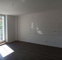 Dachgeschoss 4 Zimmer WE mit 2 Bäder:DuscheWanne+Wohnküche+BalkonAufzug vorhanden! #DD45a - Freital