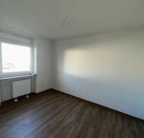 schöne 3 Zimmer Wohnung ,komplett Renoviert inkl schönem Vinylboden in ruhiger Lage - Dortmund Hombruch
