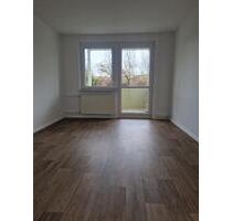 Tolle 2 - Raumwohnung mit Balkon in der Albert-Schweitzer-Straße 23 ab 1.9.2025 zu vermieten! - Glauchau