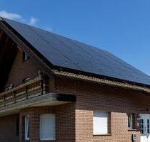 Maisonette-Wohnung mit Balkon, PV-Strom, Fußbodenheizung, Wallbox - Dürrholz