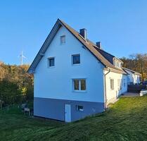 Helle, ruhige Wohnung, 6 Zimmer Küche Bad zu vermieten - Beltheim