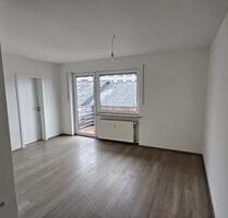 Attraktives Apartment -1,5 Zimmer - mit großem BalkonStellplatz - Waldkraiburg