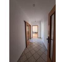 Attraktive 3-Zimmer-Wohnung im Erdgeschoss – ca. 74 m², mit Einbauküche, Balkon & Gartennutzung – Lutherstadt Eisleben - Eisleben (Lutherstadt)